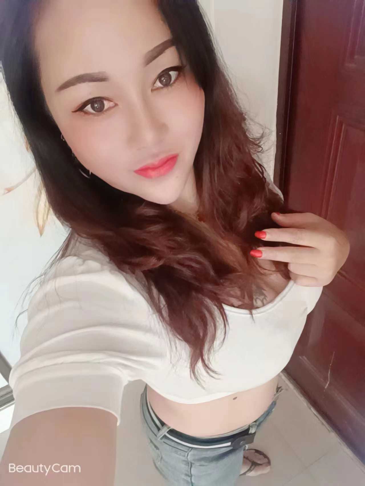 xxoo很爽，搞得姐姐一颤一颤的