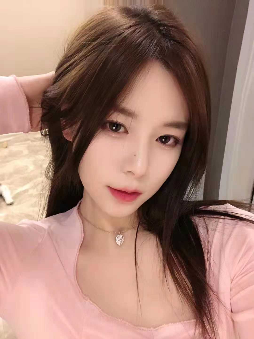 诱人的表情，别提多爽了