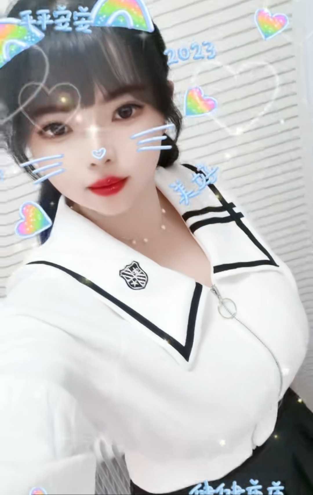 龙华大奶喷水美女