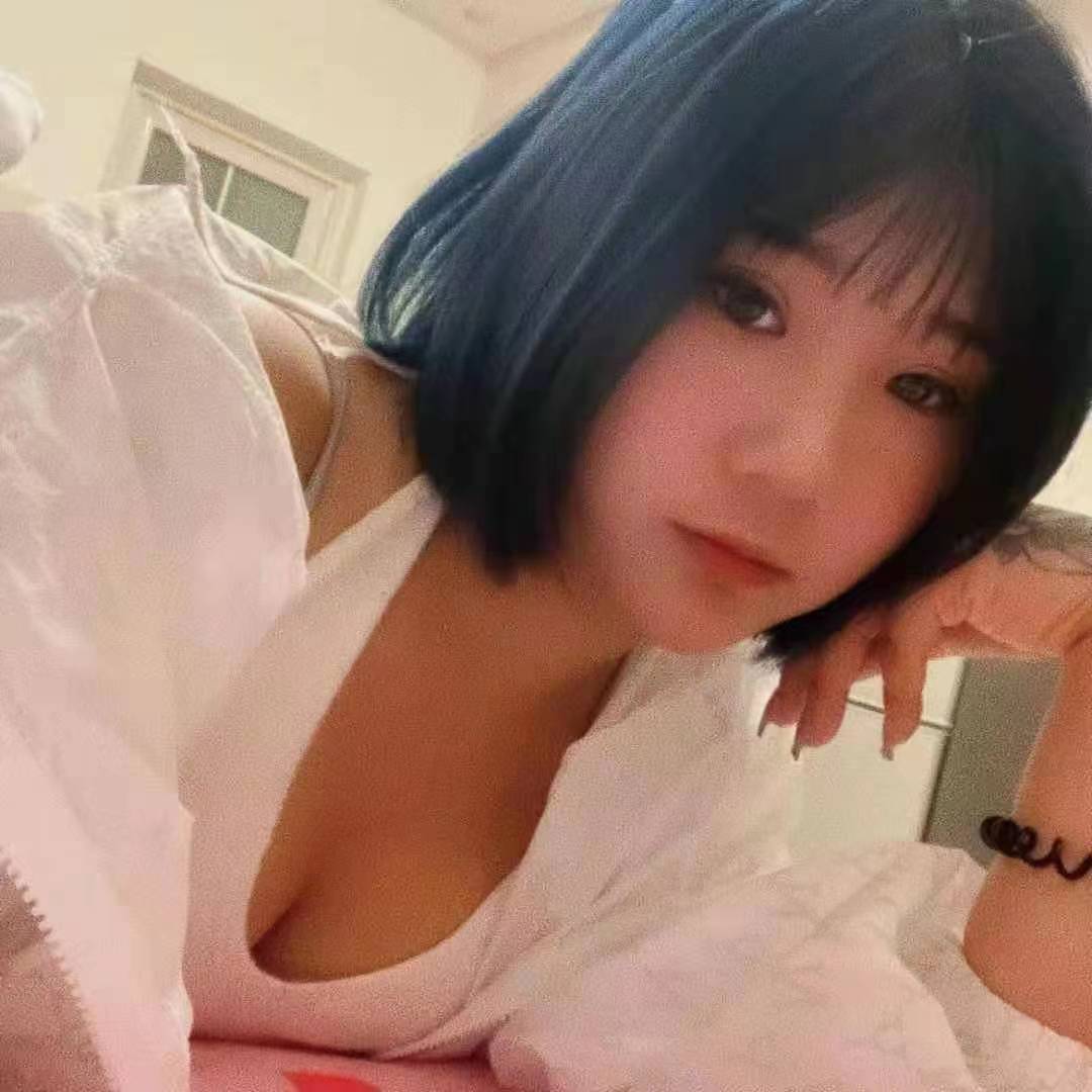 身材不错，大白兔丰满有料