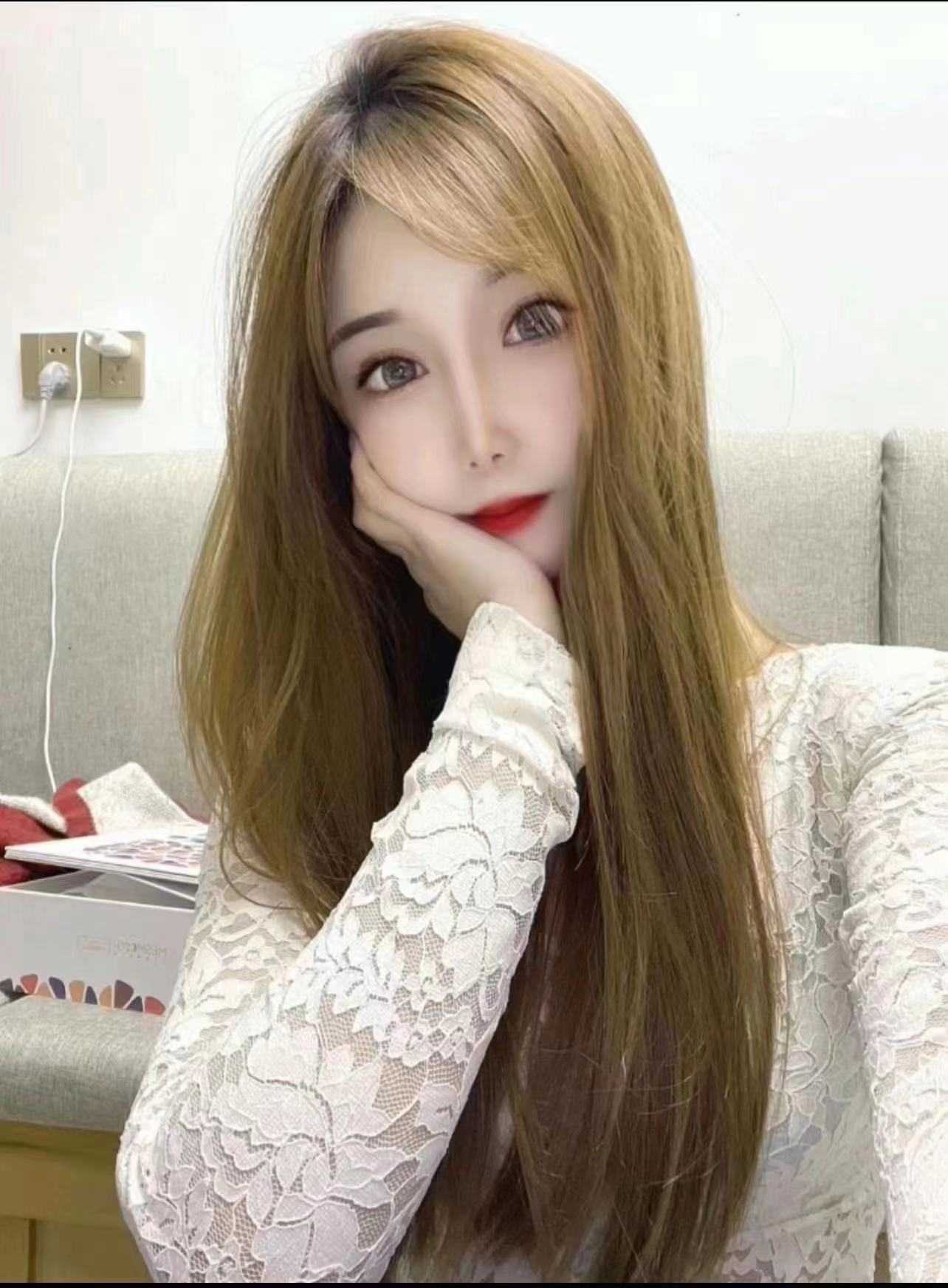 妹子双腿加速摆动，一起释放