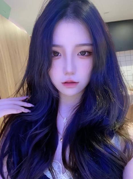 还别说这依依妹子的b挺会夹人的