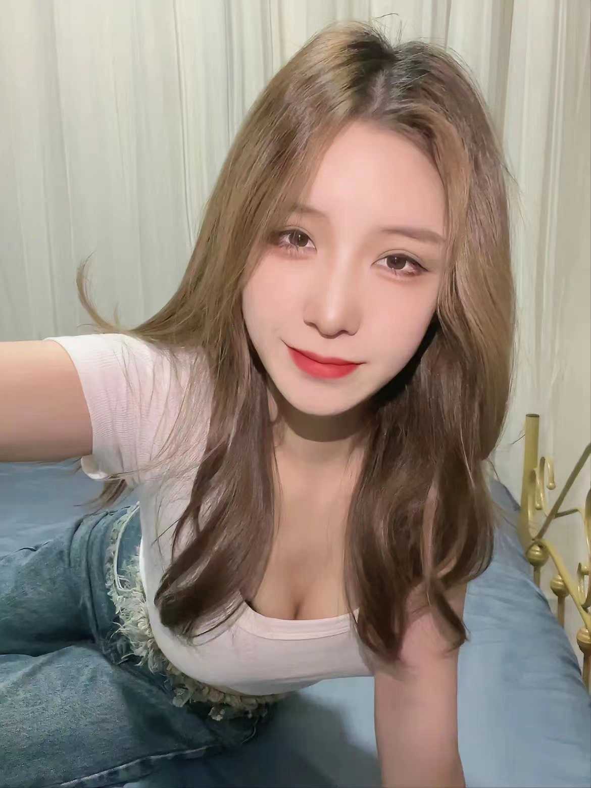 制服诱惑，胸大妖娆