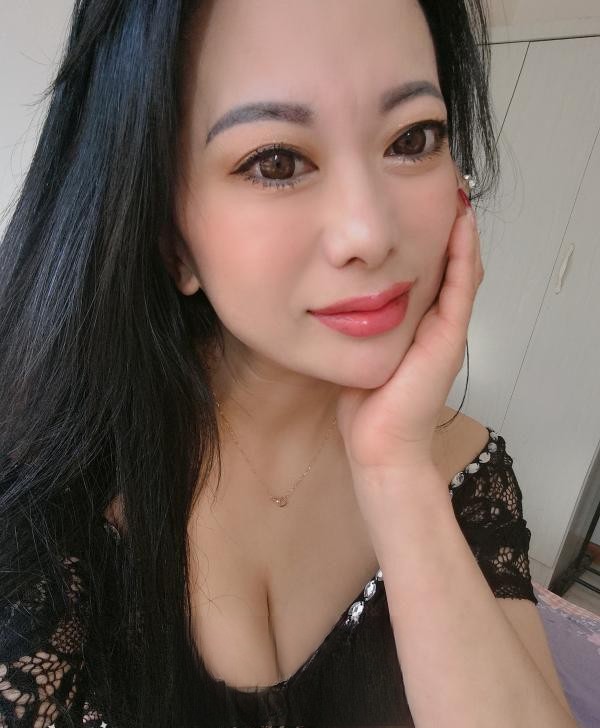 风韵犹存小Sao妇阿露