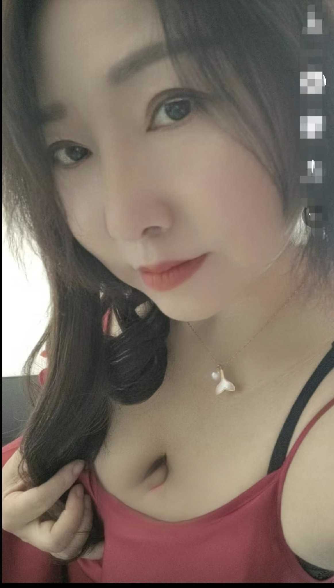 娇小可爱的少妇