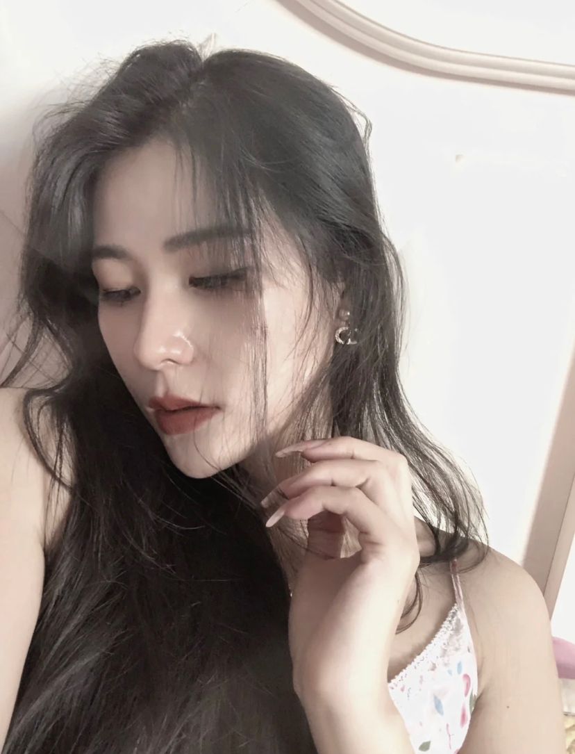 青山御姐型气质美女