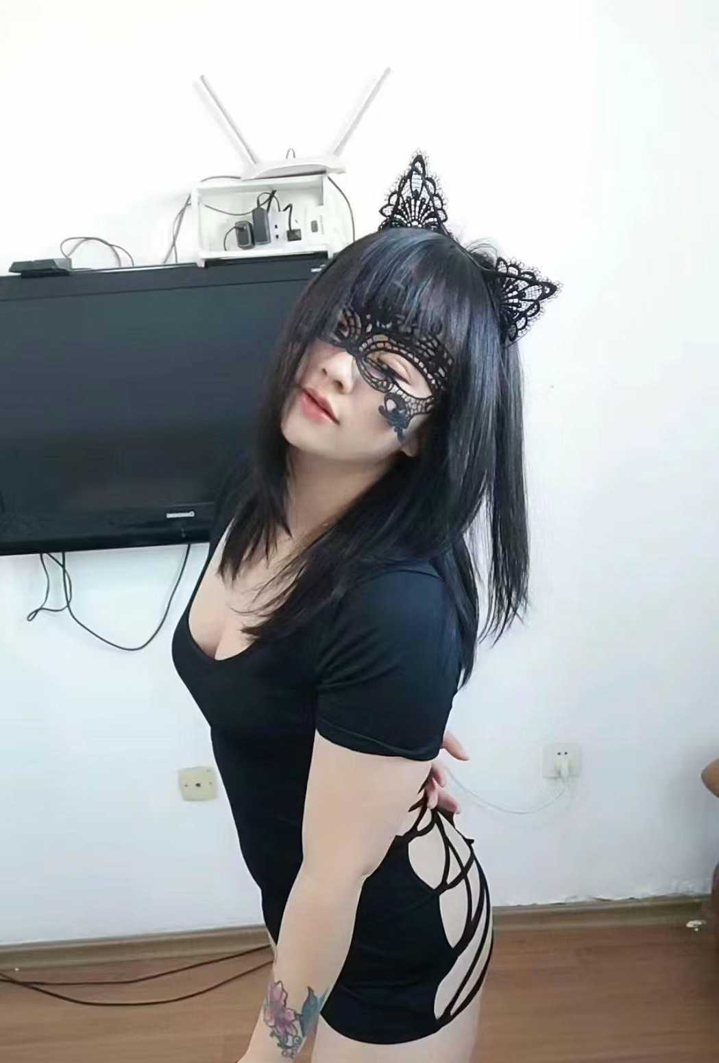 姐姐很配合，挺舒服的，人也长得还可以