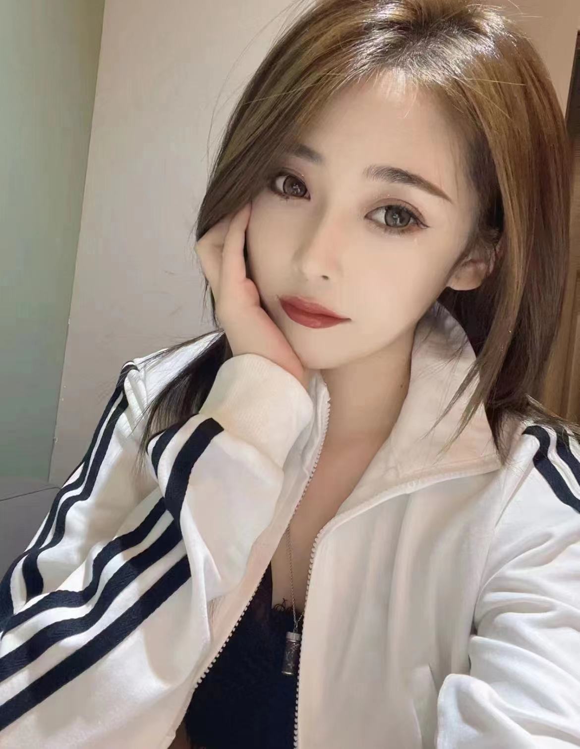 很会舔服务好颜值高的漂亮妹子