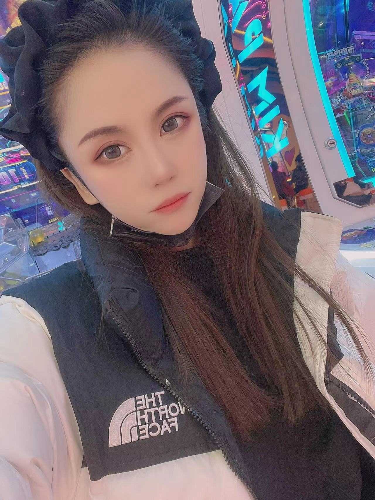 很会舔很sao动的颜值妹子