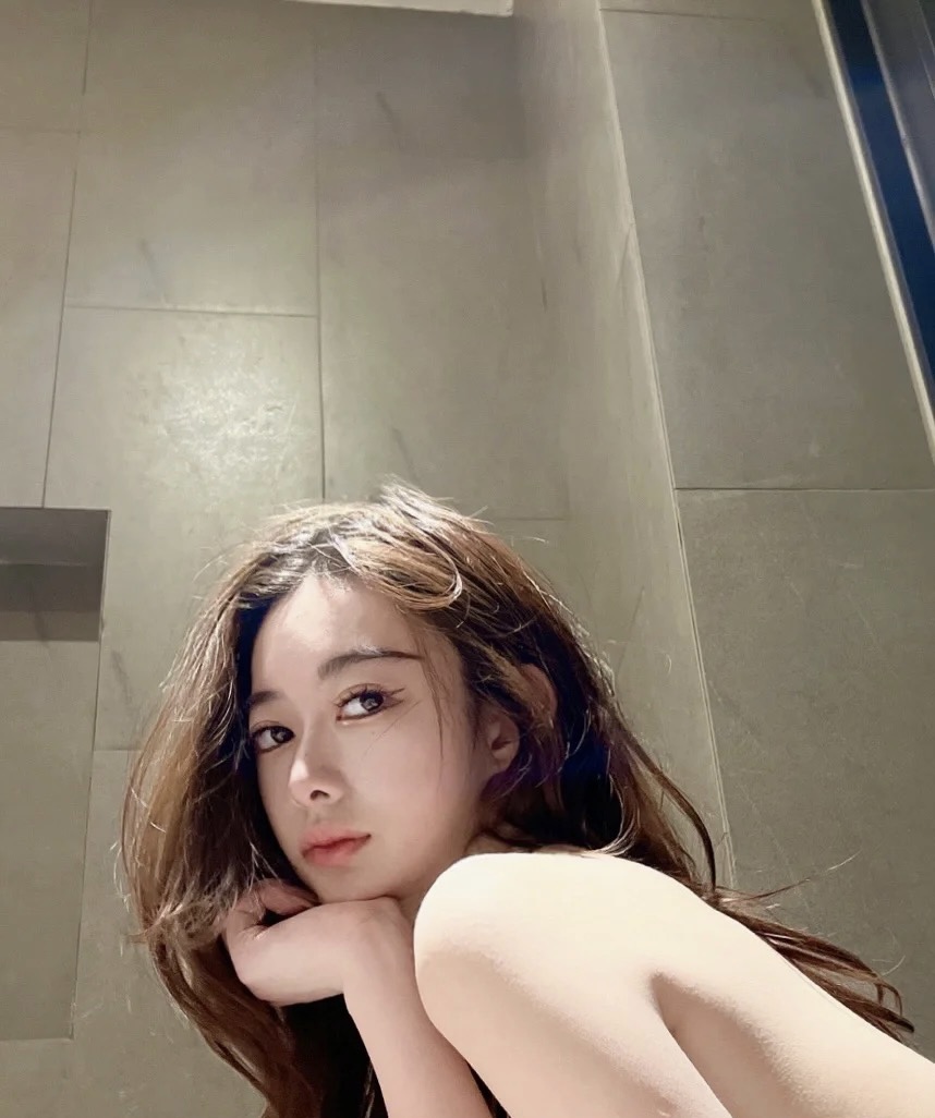 安娜口技天花板