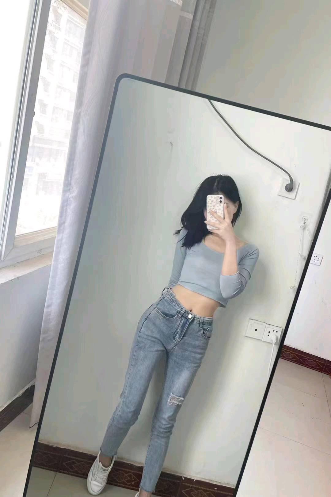 刚刚下海的嫩妹子