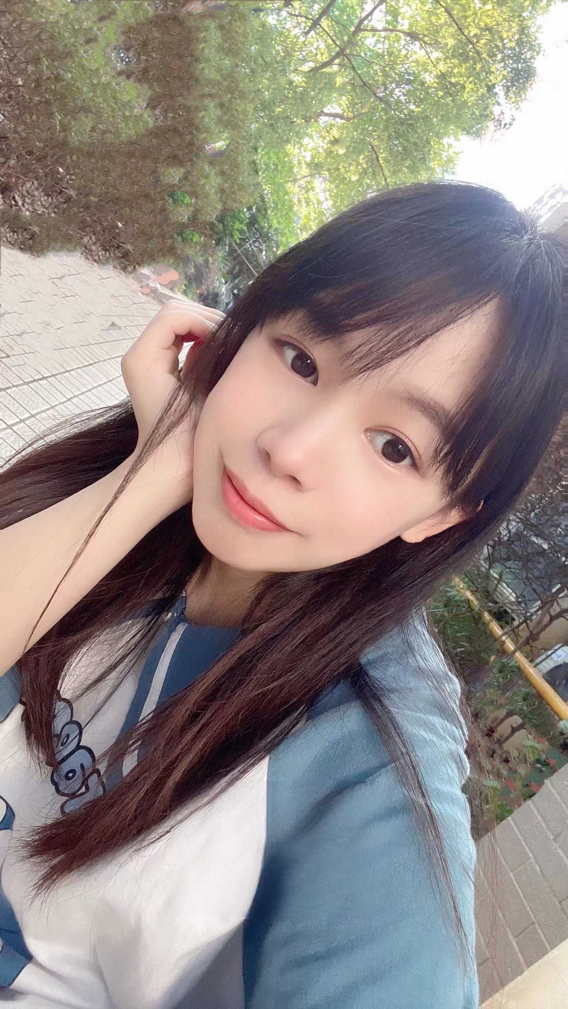 水嫩妹子奶子粉嫩