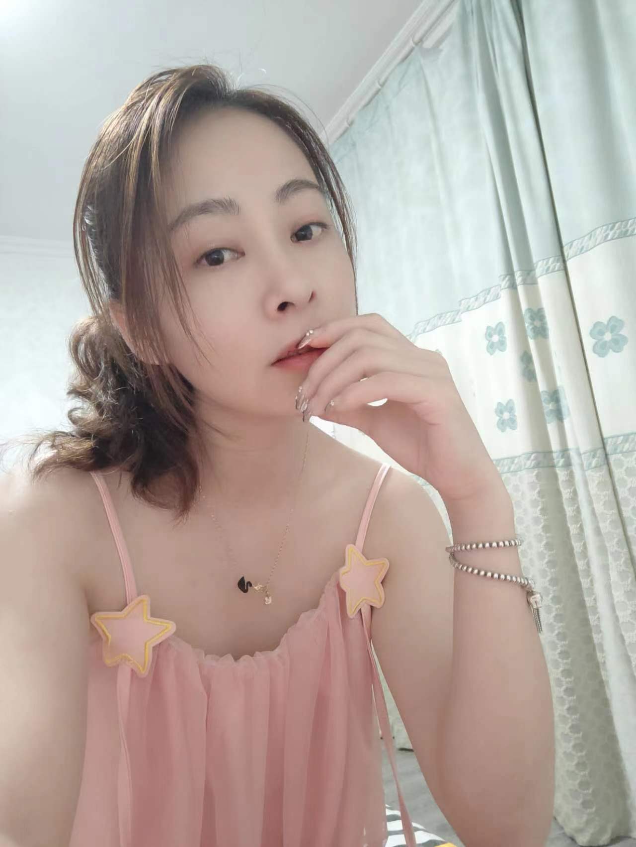 娇小清秀，服务很棒的情缘小姐姐