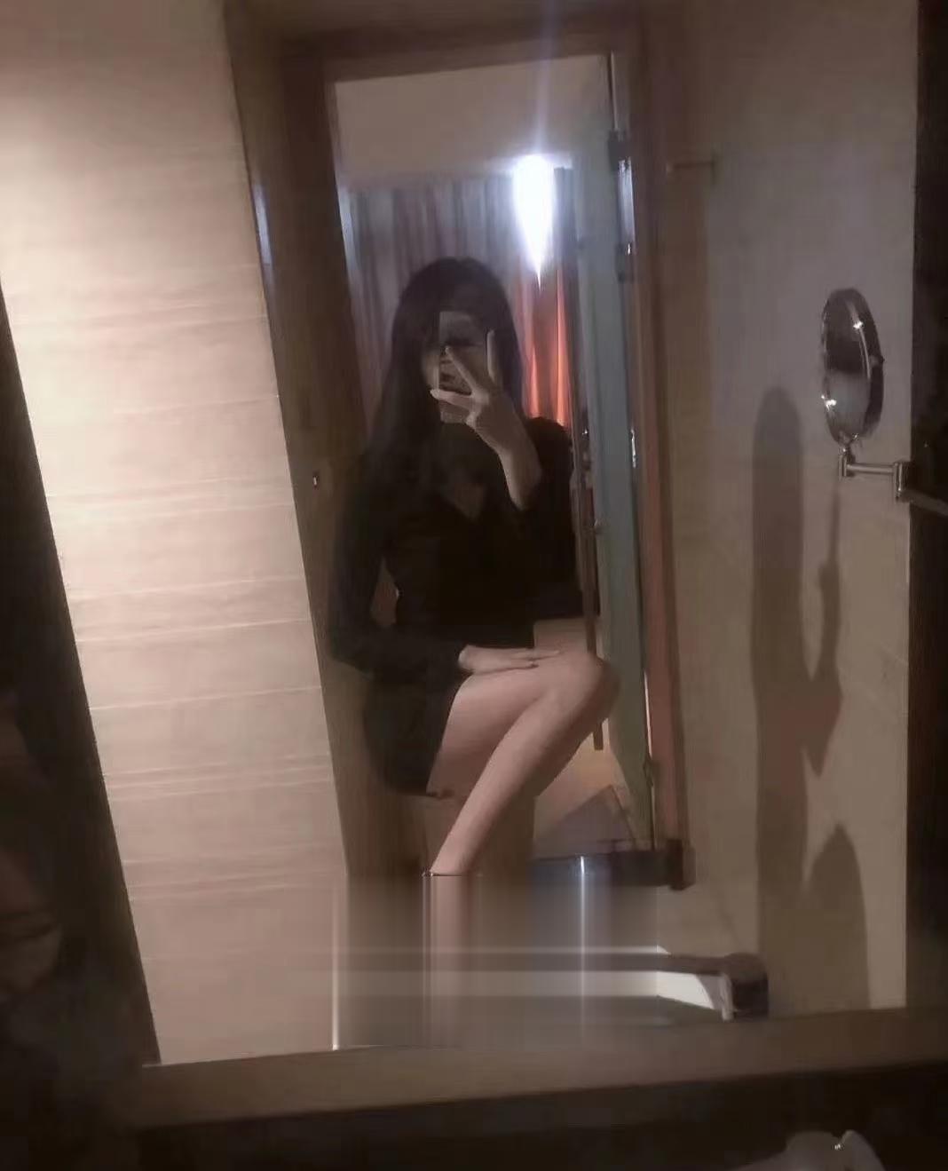 漂亮妹子水多丝袜美腿