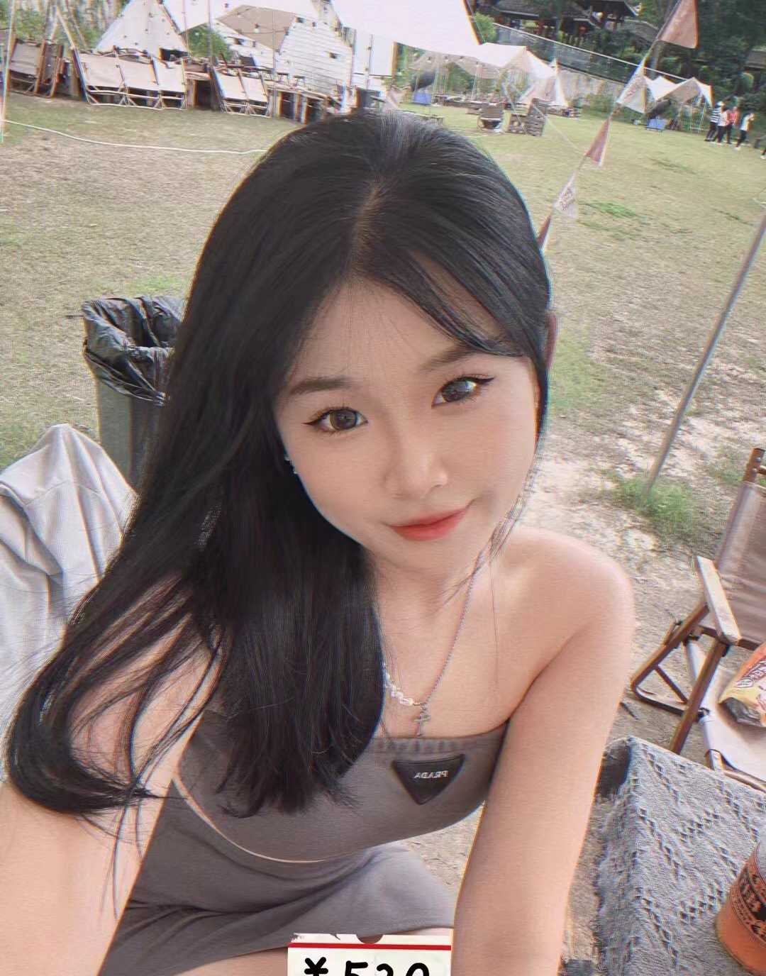 长的很甜，很有值得试试的小姐姐