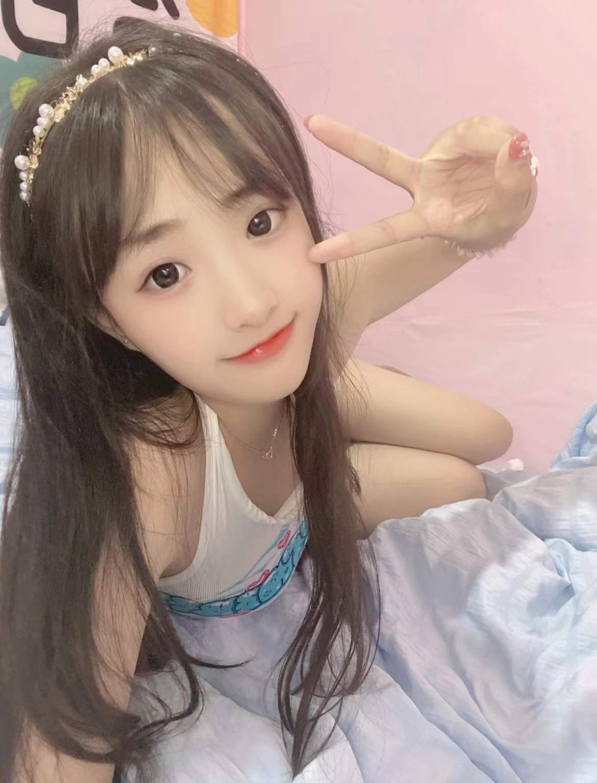 粉嫩萝莉小白虎嫩妹