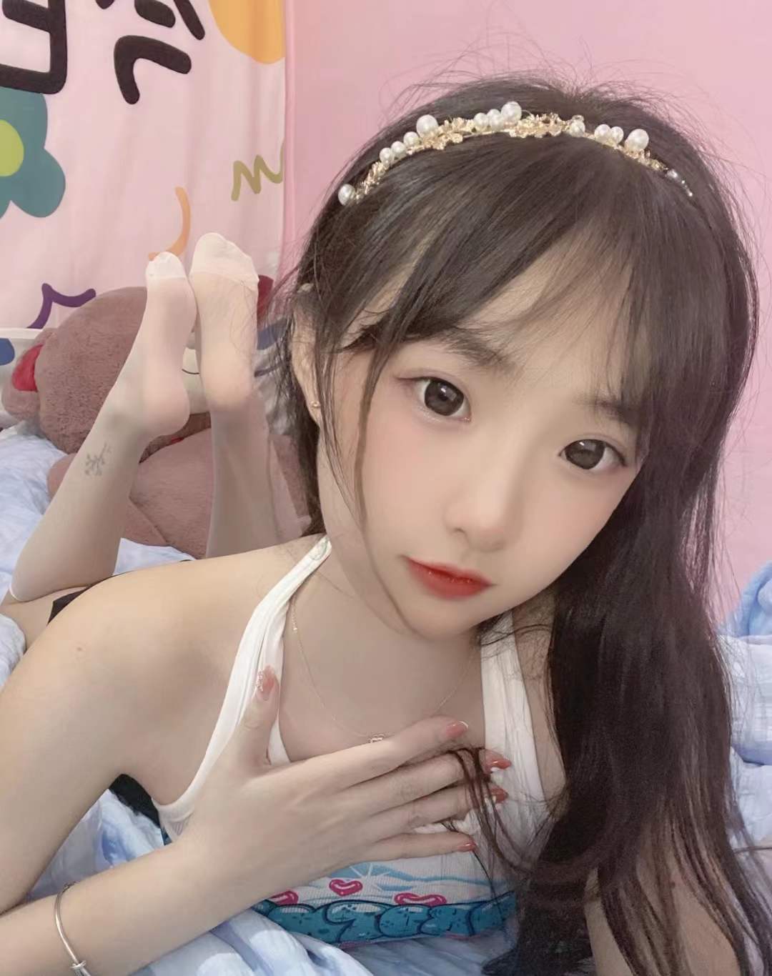 粉嫩萝莉小白虎嫩妹