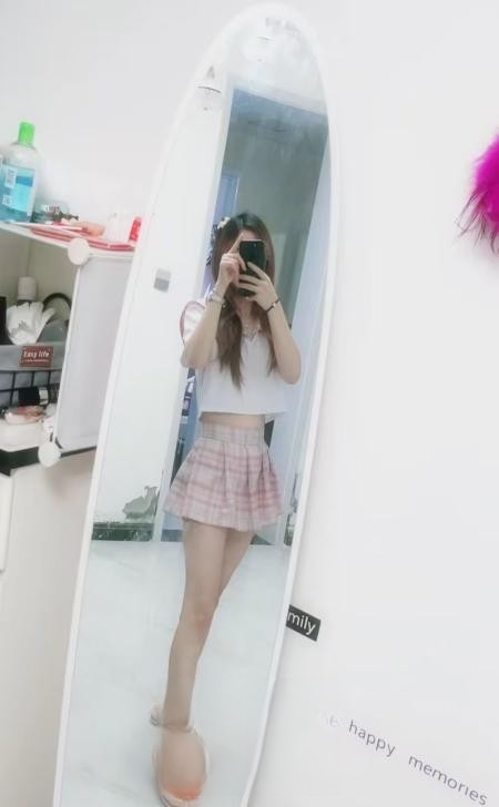 刚刚下海的嫩妹子