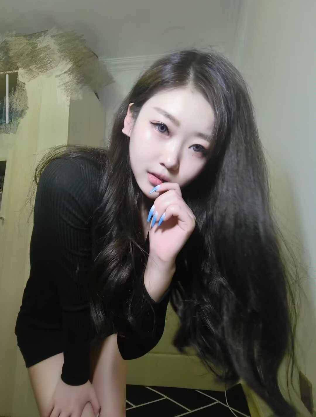 年轻性感高挑的漂亮妹子