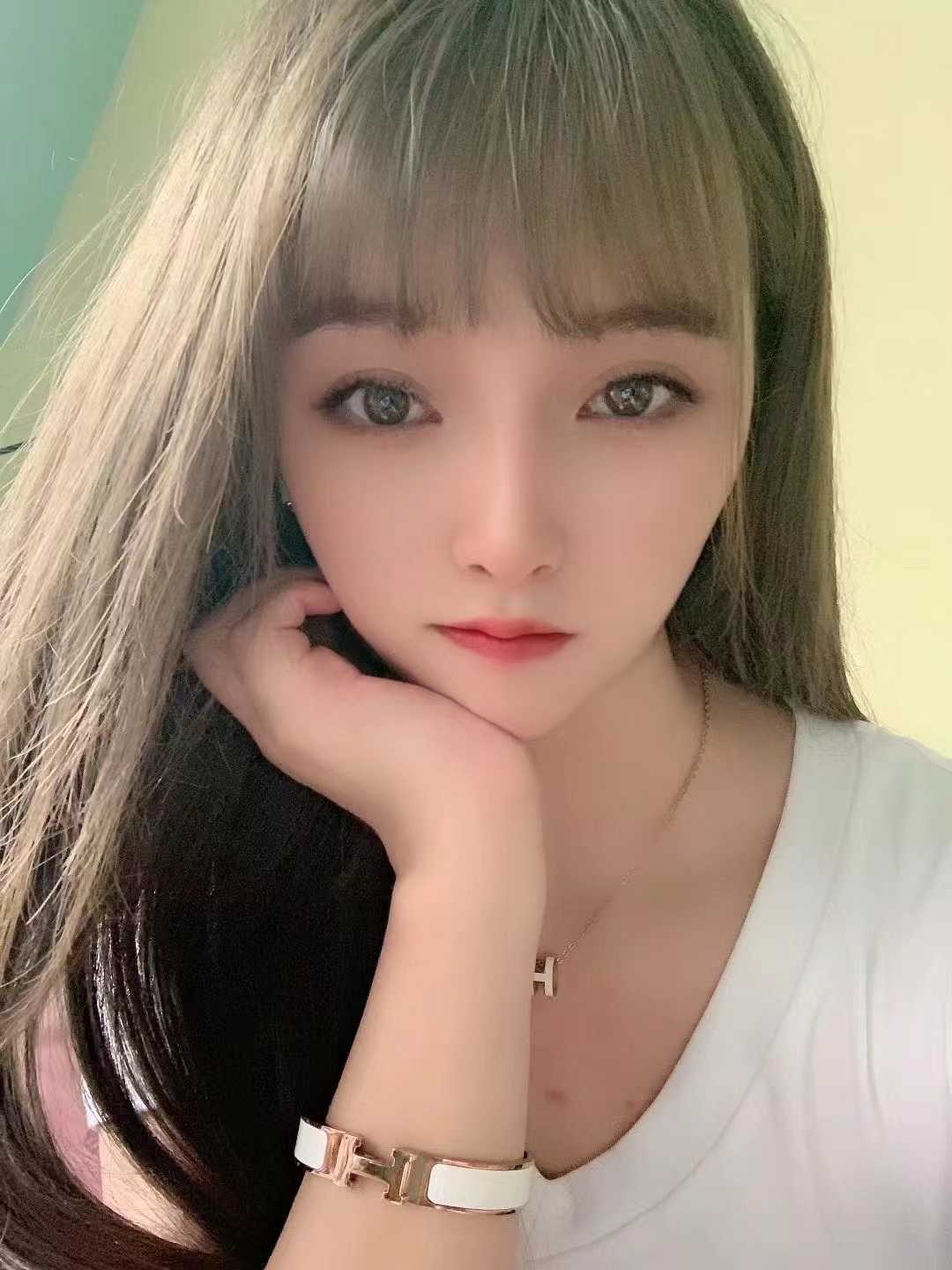 漂亮甜美范皮肤粉嫩