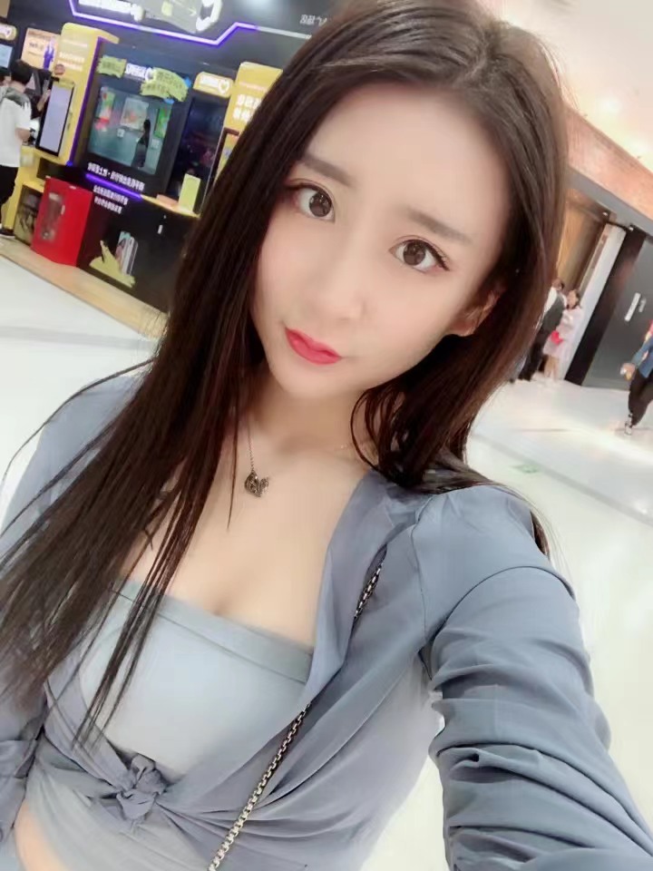 很会舔很会夹的漂亮妹子