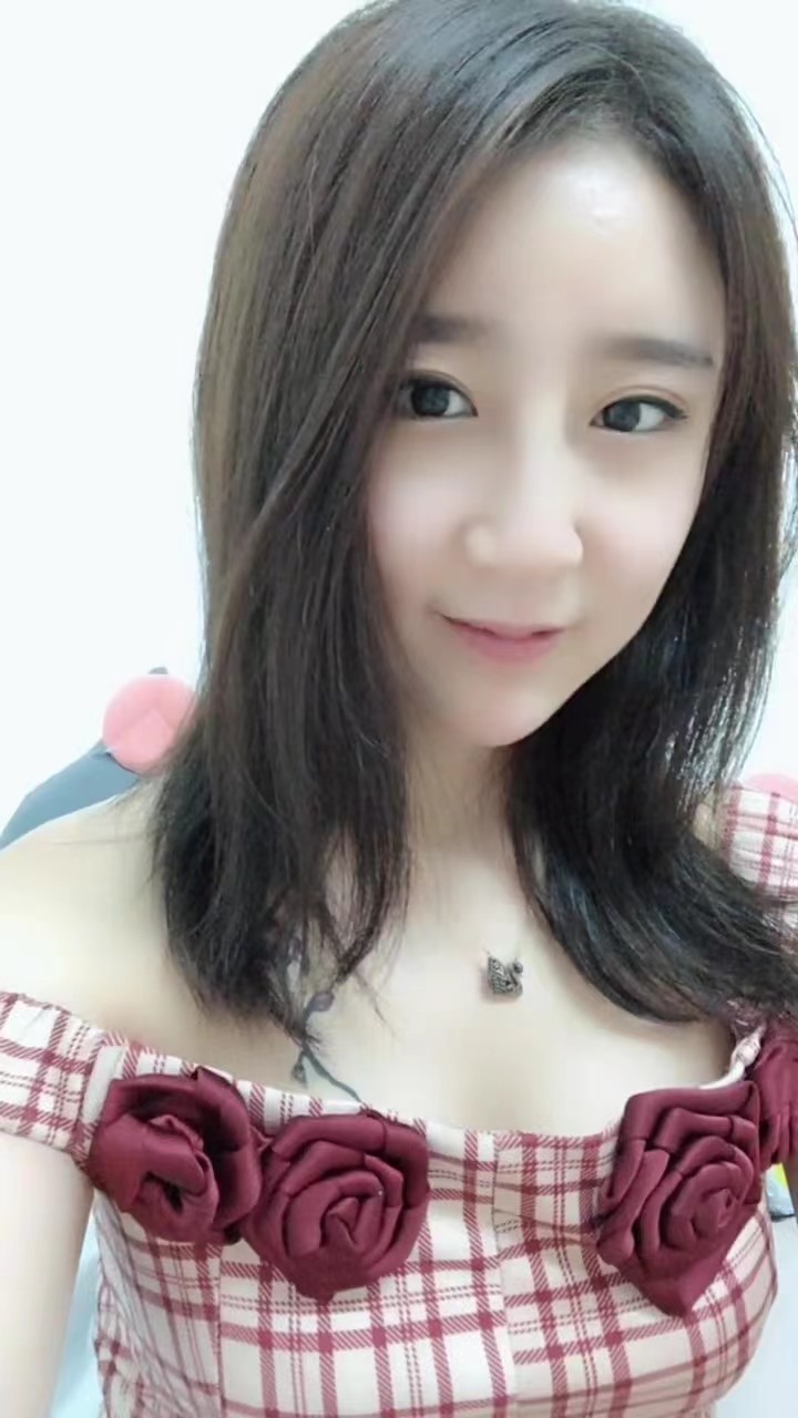 很会舔很会夹的漂亮妹子