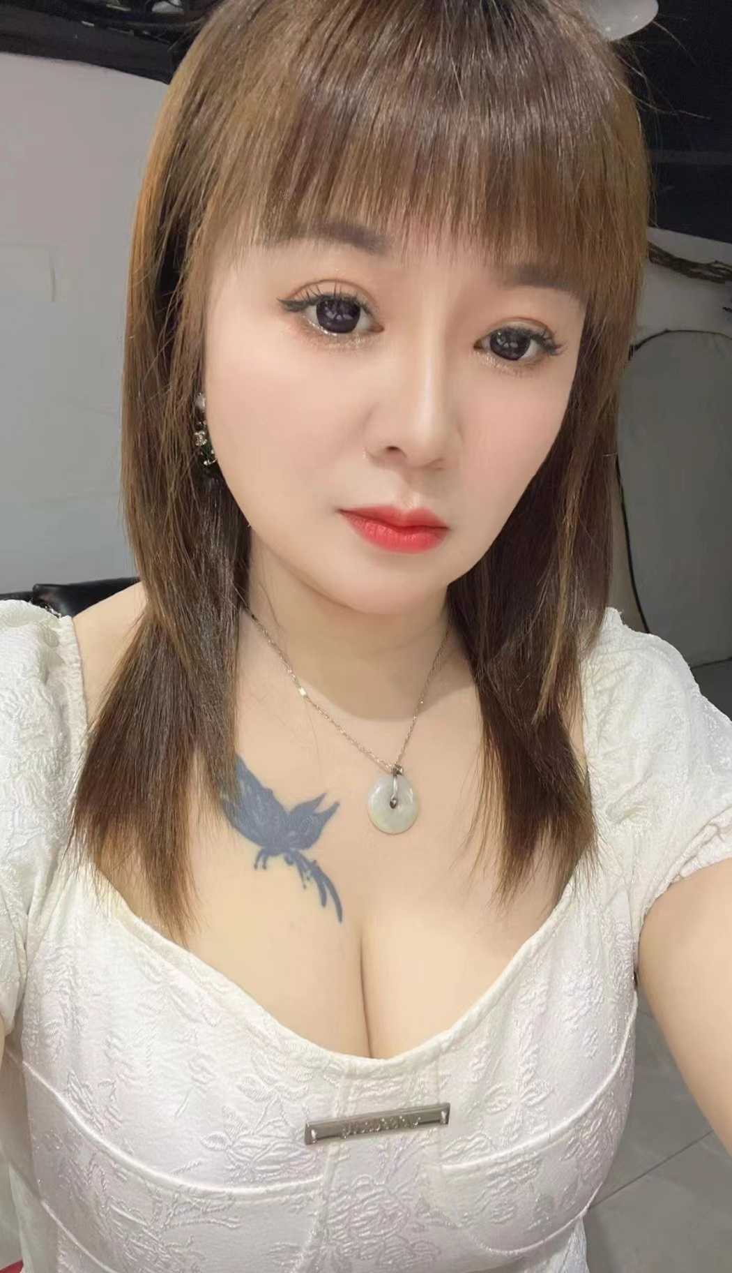 微胖丰满型，d罩杯，b紧水多