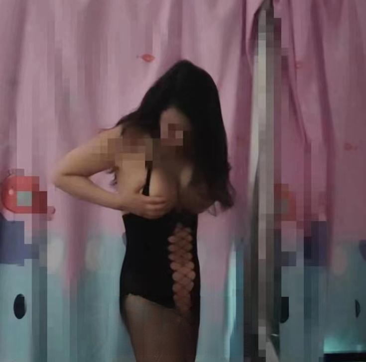 秦淮附近的瑜伽女