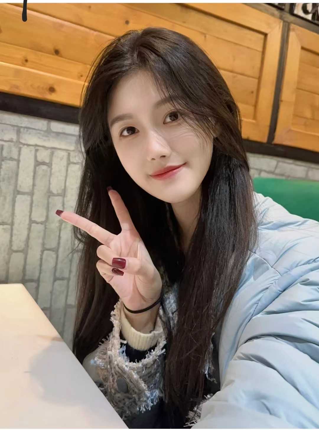 颜值高很会舔很会叫的高挑妹子