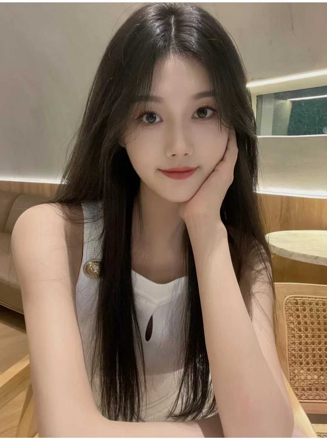 颜值高很会舔很会叫的高挑妹子