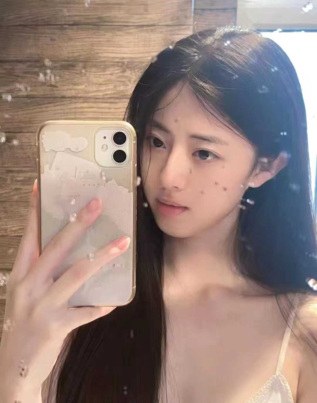 身材火辣，容貌好美