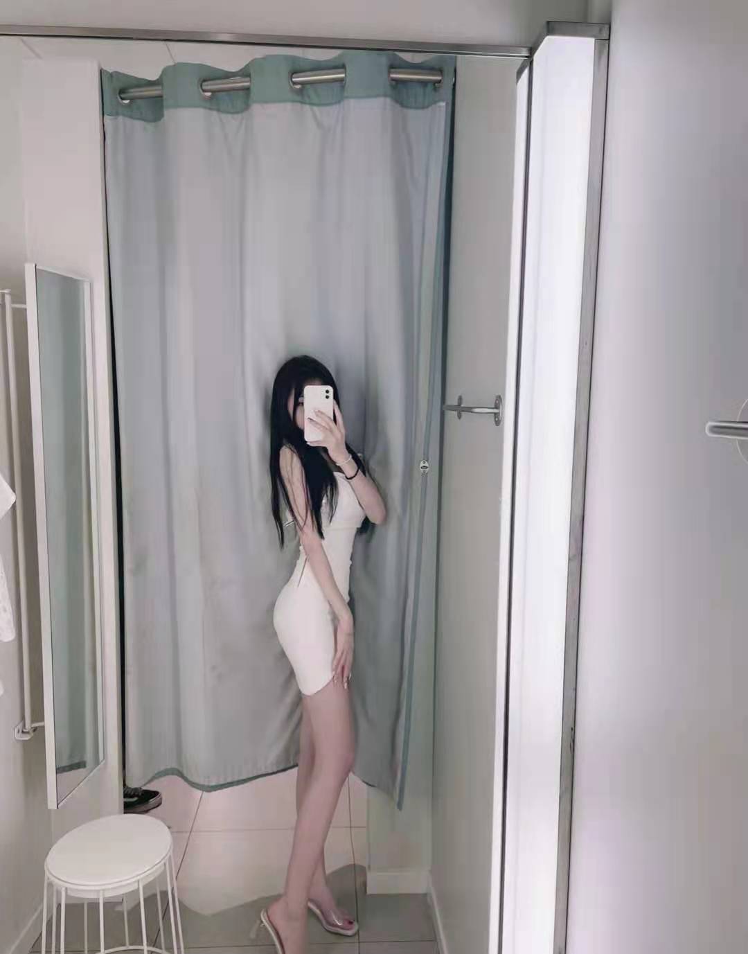 年轻身材有样的小妹妹