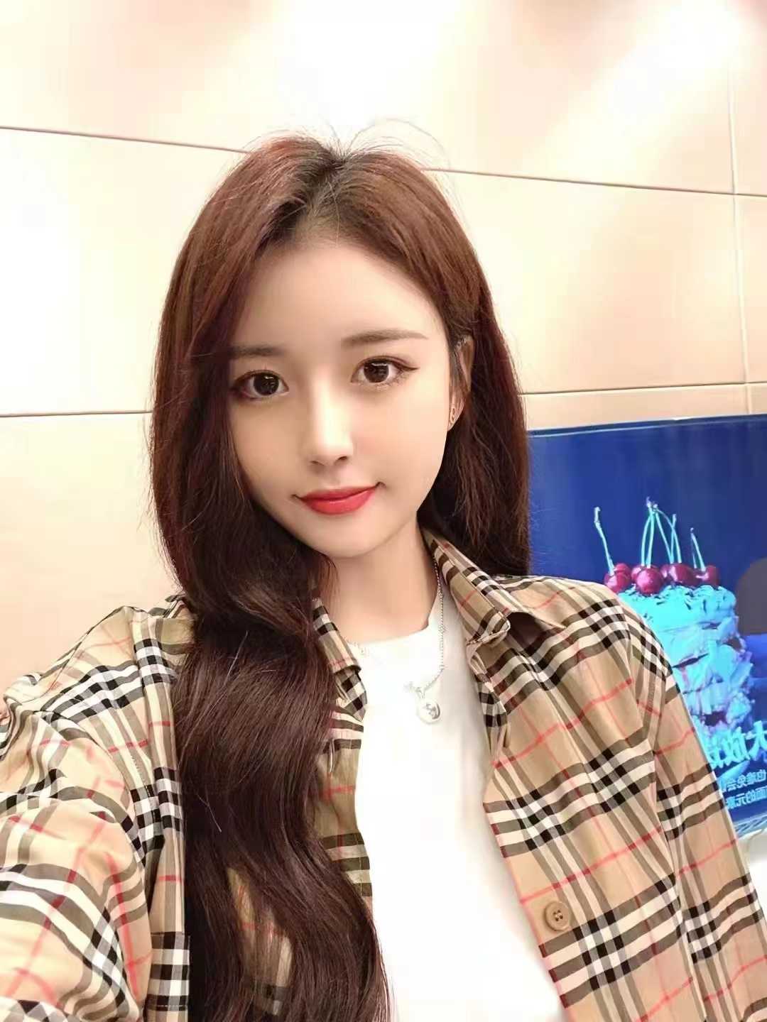 身材颜值服务都很赞的小姐姐