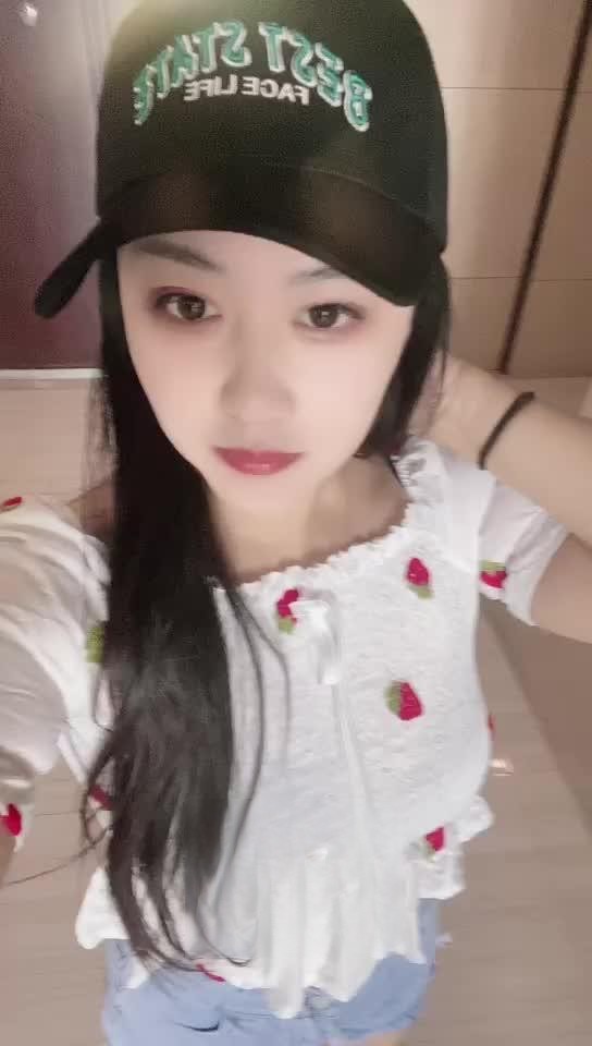 身材高挑气质佳