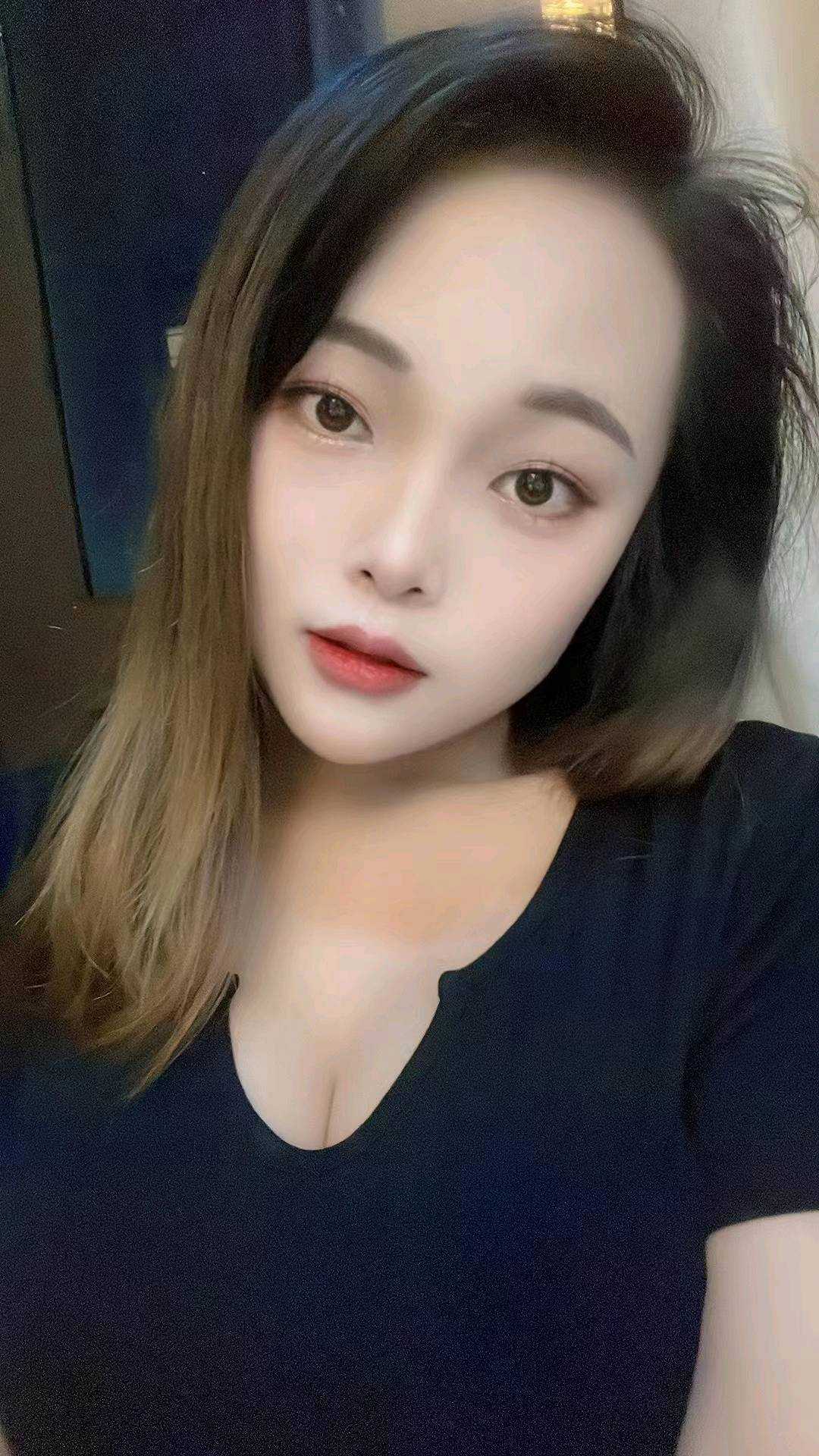 身材火辣的小姐姐