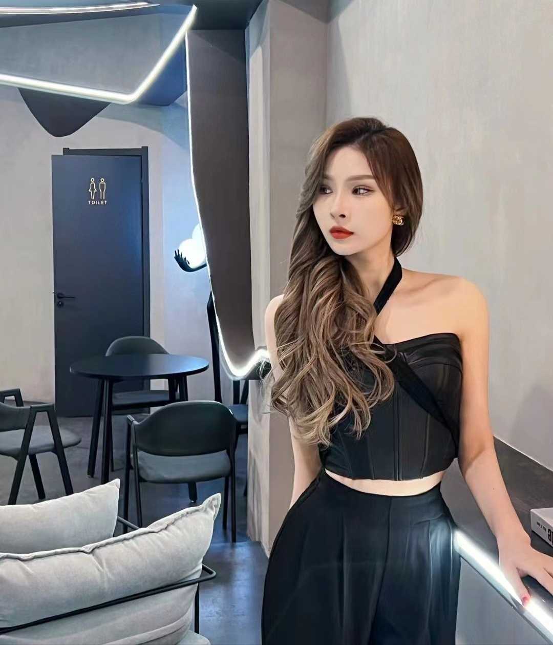 性感翘臀兼职小姐姐