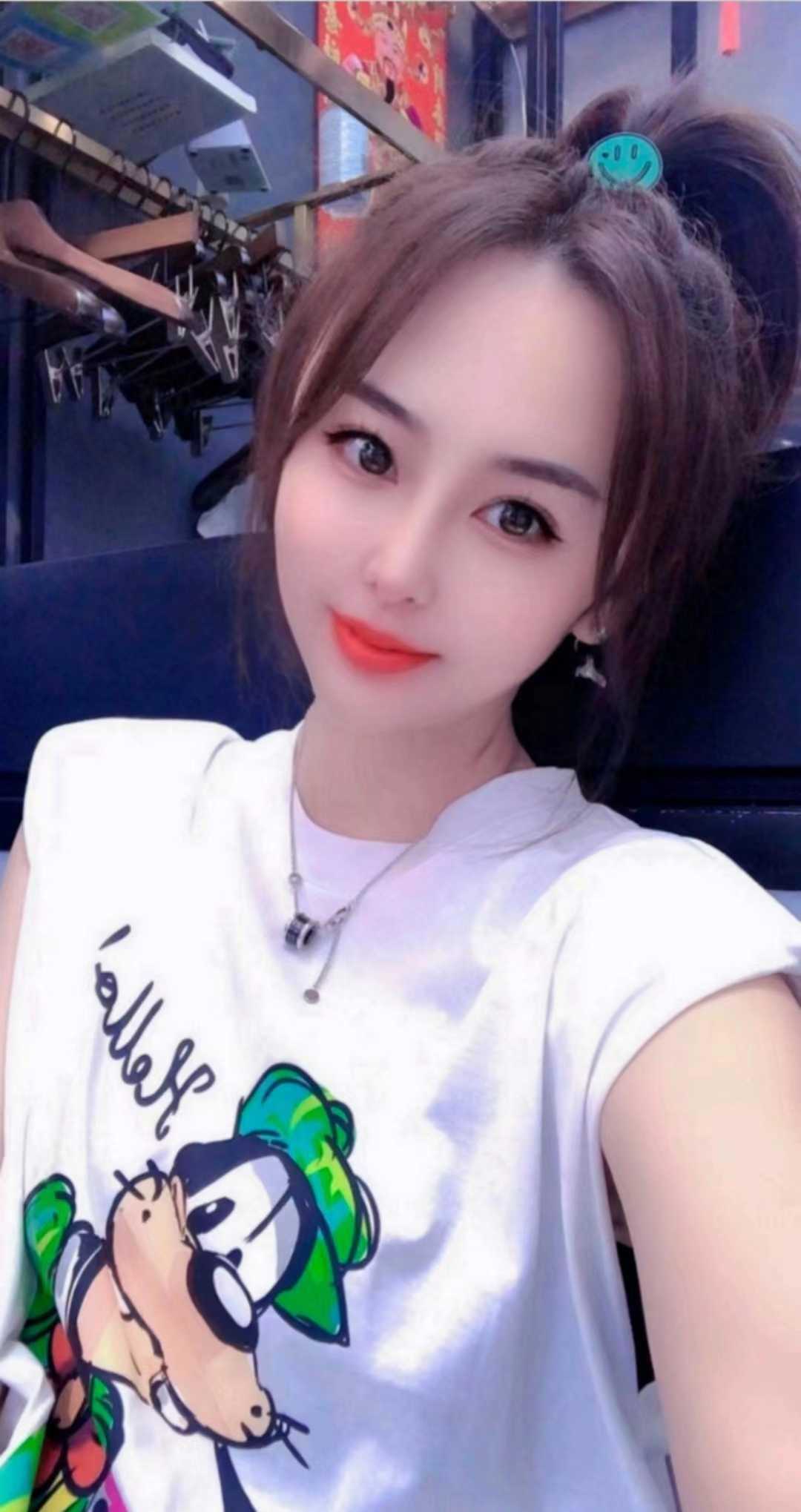 很会舔的性感温柔妹子