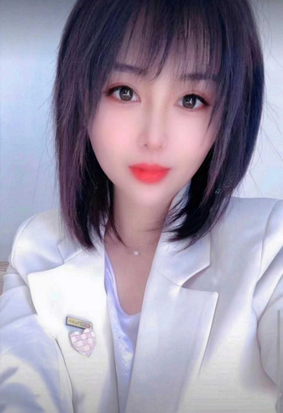 很会舔的性感温柔妹子