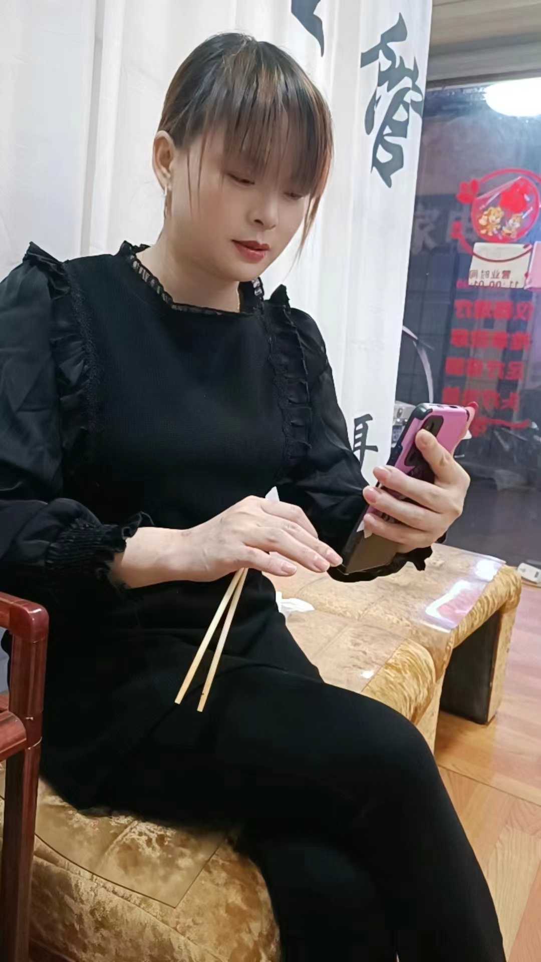 服务型大胸熟女