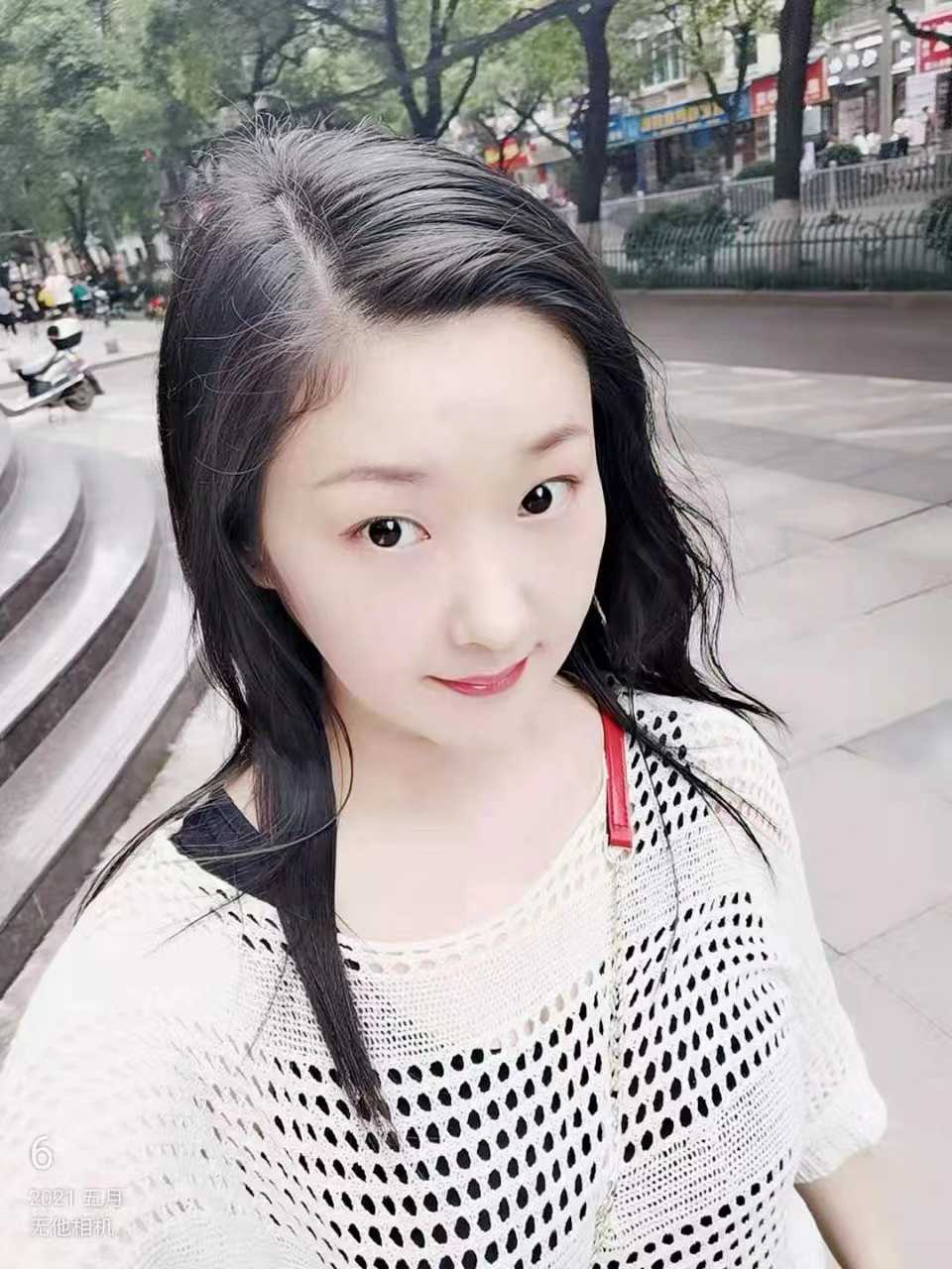 插舒服了最后射她小腹上，很舒服的服务