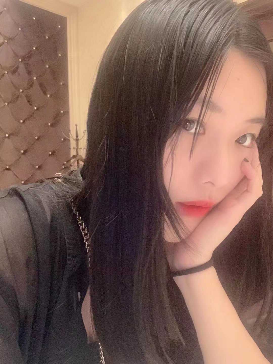 身材不错小姐姐