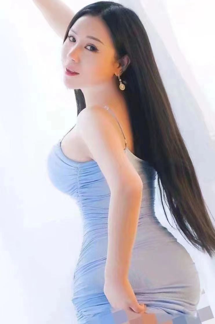 屁股翘，后入艹起来特别舒服