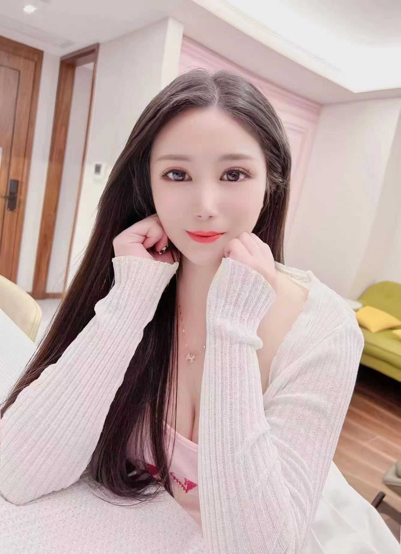 屁股翘，后入艹起来特别舒服