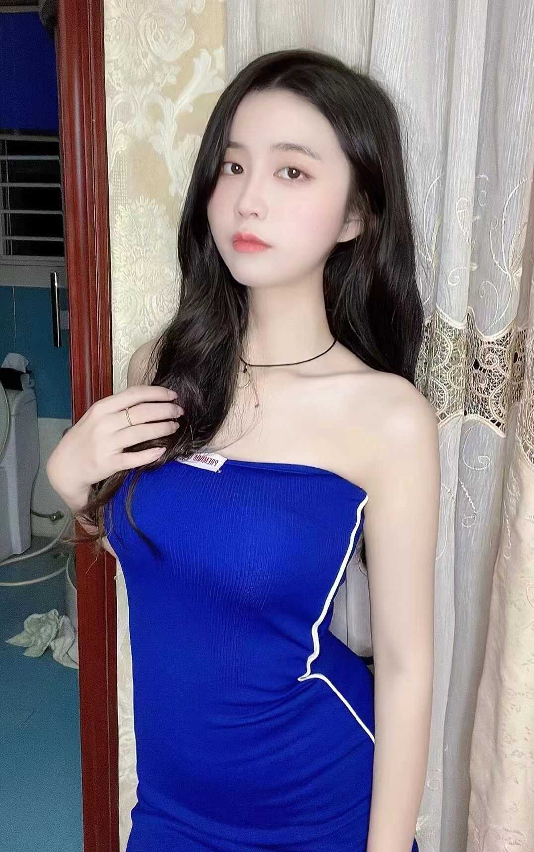 两个大白兔玩着很有手感舒服