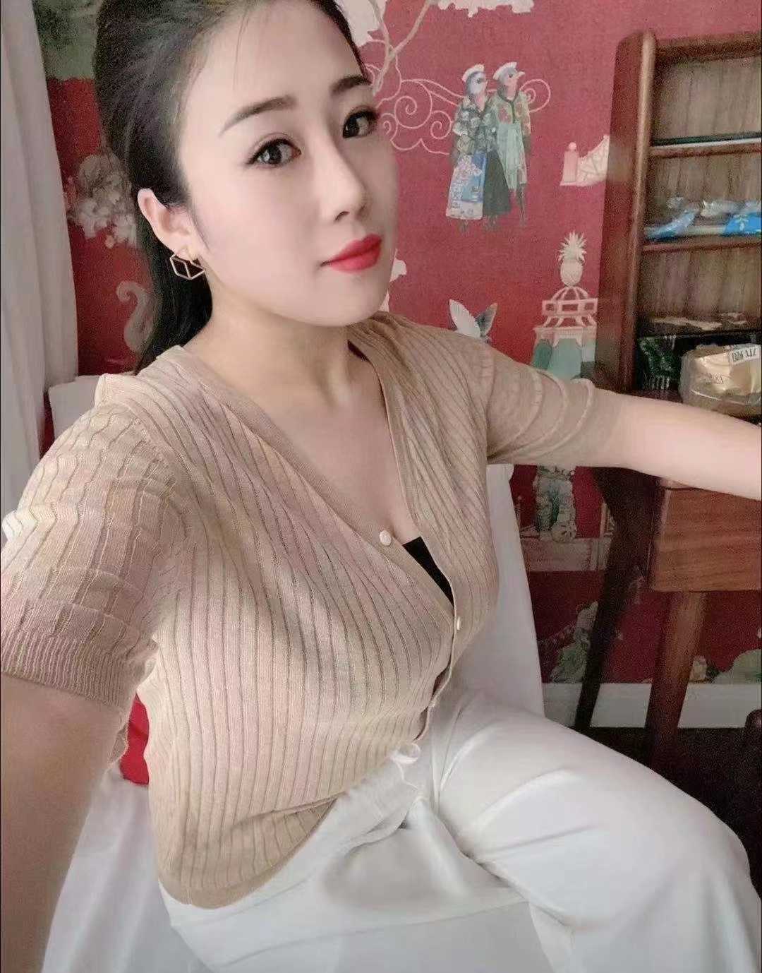 舌头灵活会吸会夹的sao妇