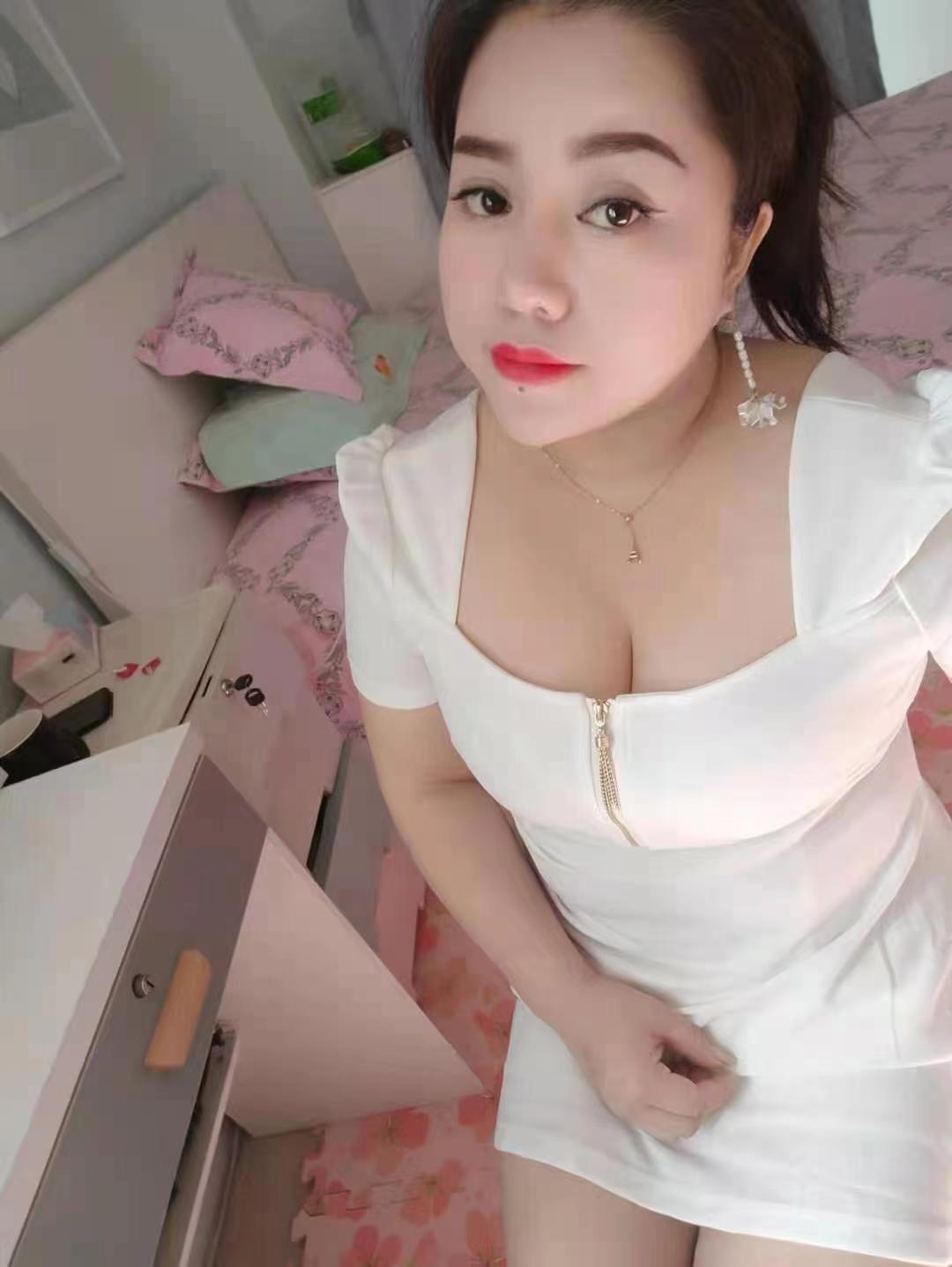 丰满诱人性价比高的小娘子