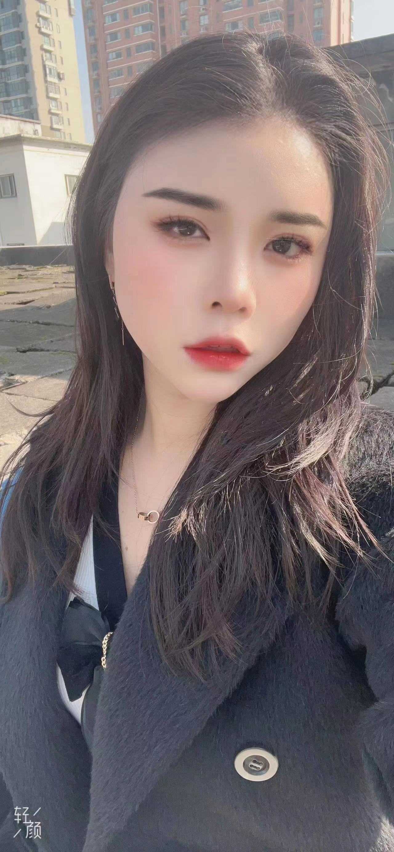 很嫩声音很好听，也不会催人