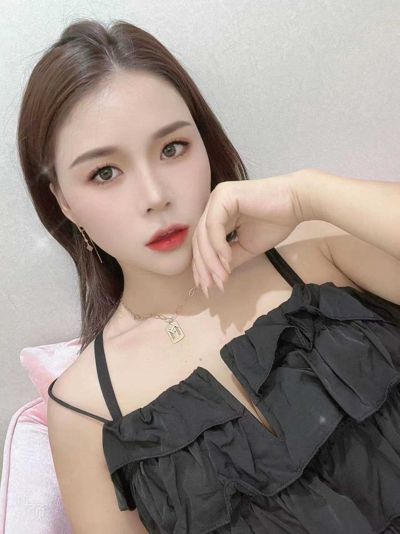 很嫩声音很好听，也不会催人