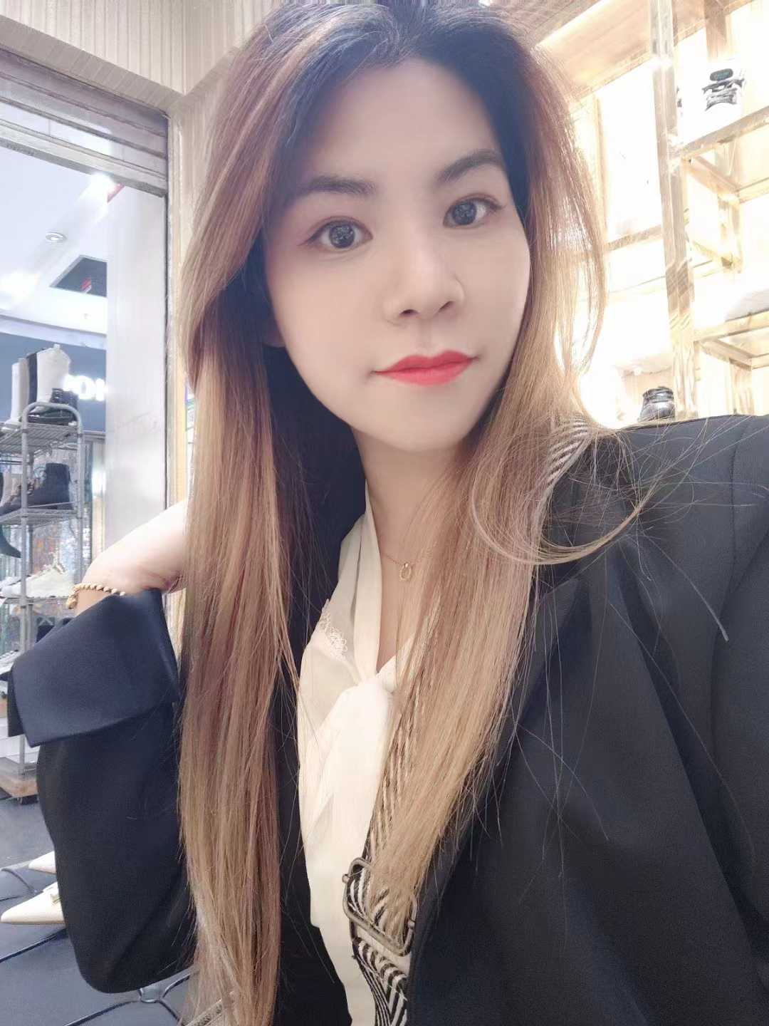 下面紧致粉嫩会吸会夹的清纯妹子