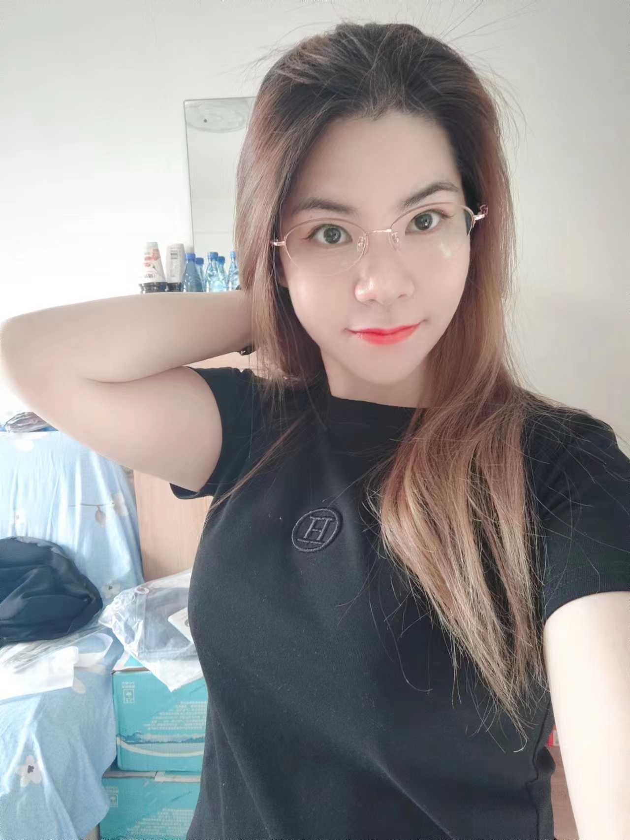 下面紧致粉嫩会吸会夹的清纯妹子